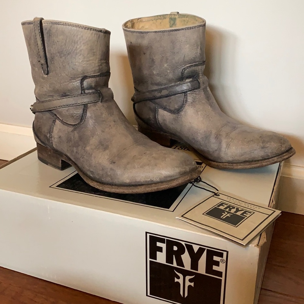 Frye - Lindsay Plate Short, stone grey, 8
